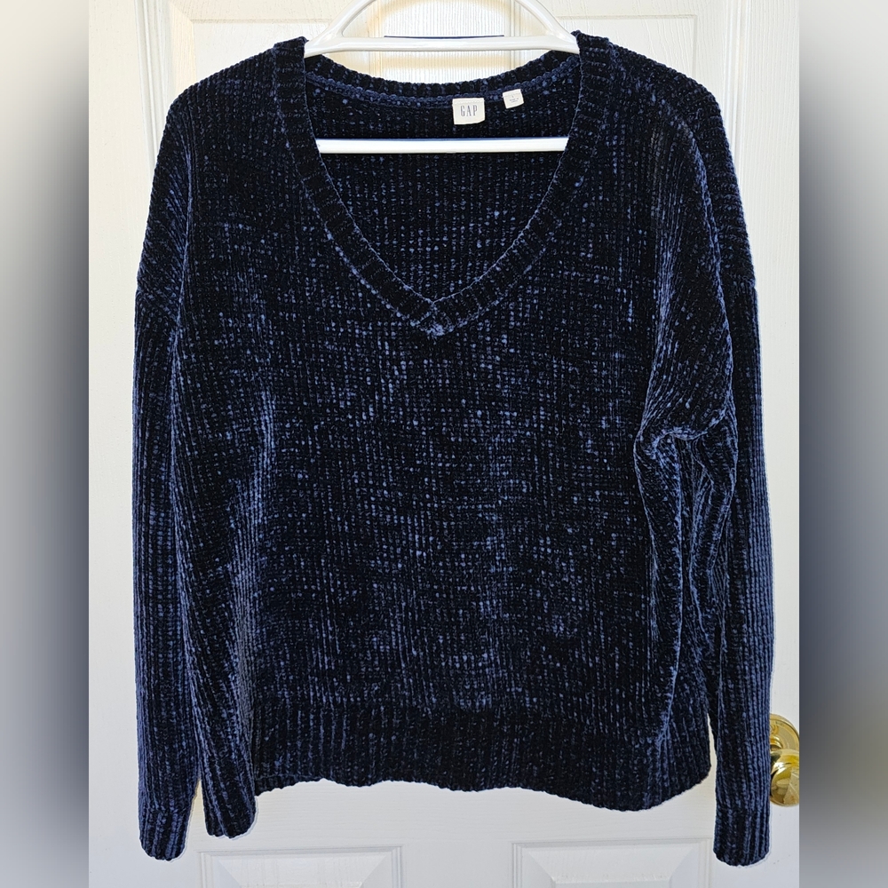 GAP size L navy blue v-neck sweater